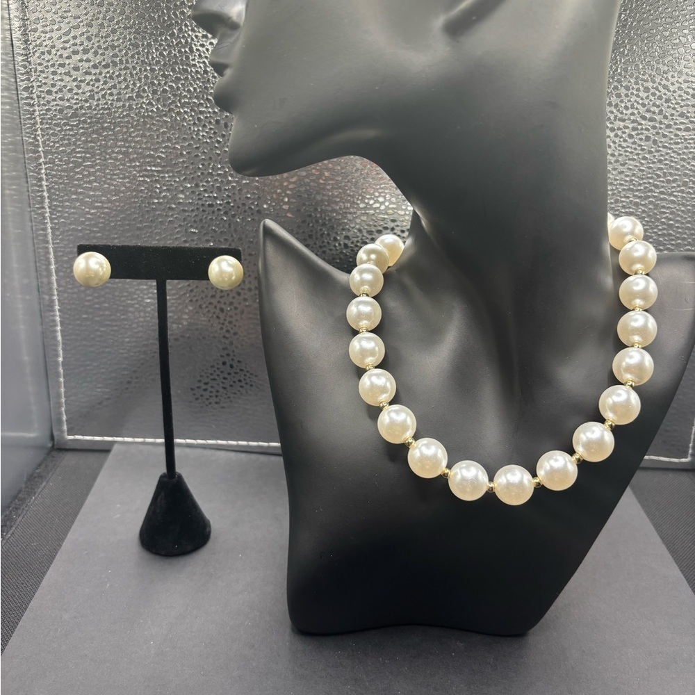 Elegant Pearl Necklace and Earring Set 79.00 set